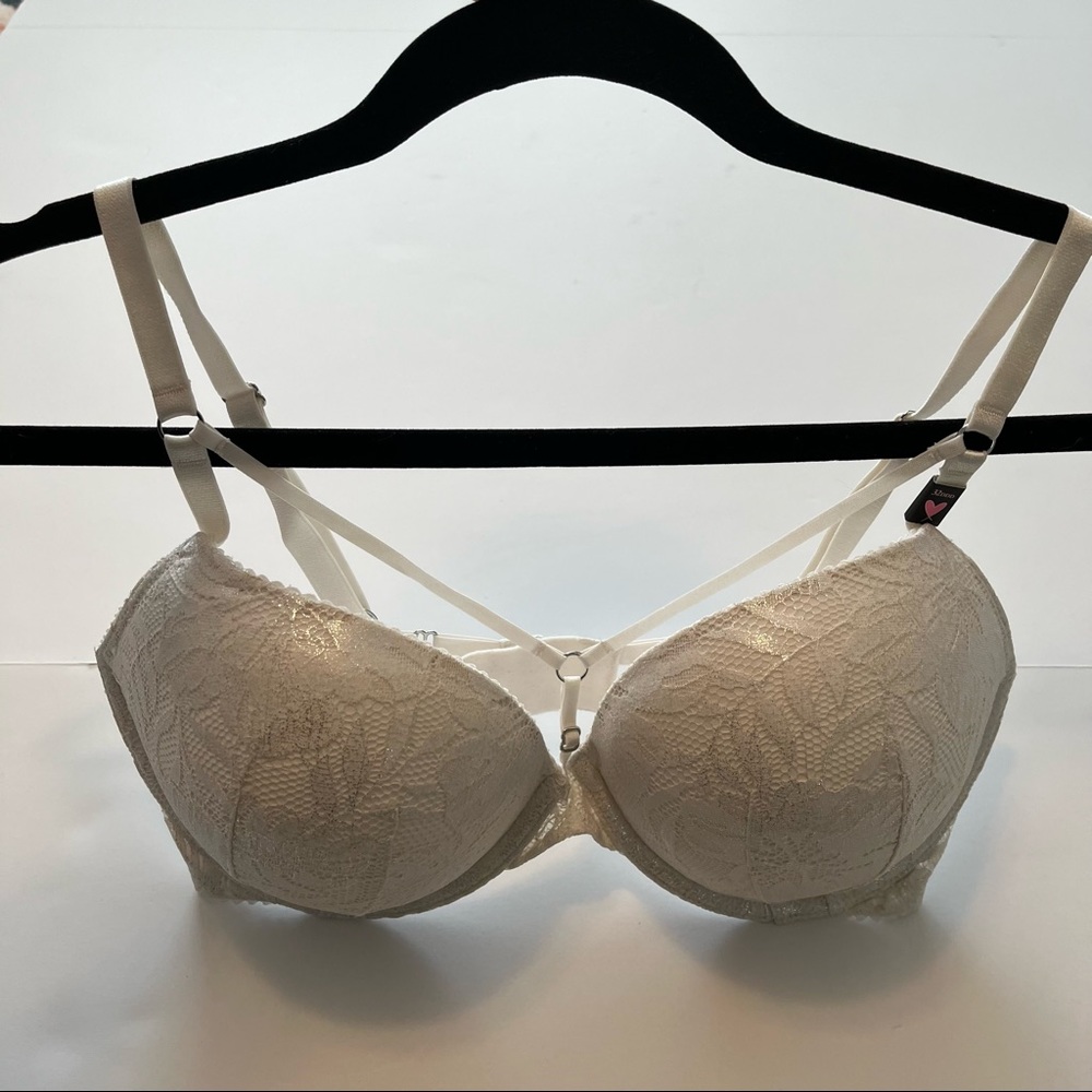 NEW VICTORIAS SECRET Very Sexy Push Up Strappy Plunge White Cream Lace Bra